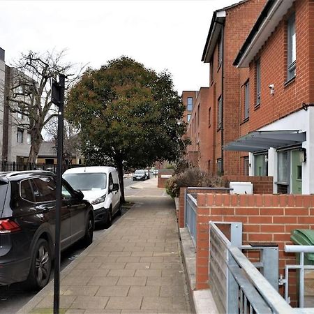 London 4 Bedroom House Екстер'єр фото