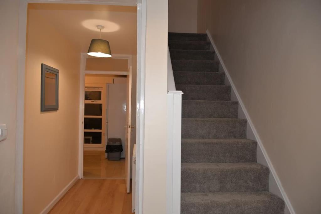 London 4 Bedroom House Екстер'єр фото
