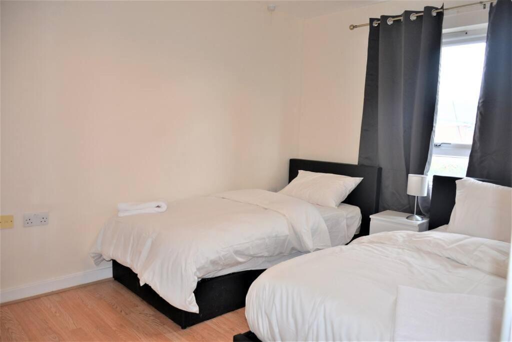 London 4 Bedroom House Екстер'єр фото